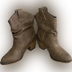 Charles Albert Women's
Modern Western Cowboy Boots size (7)